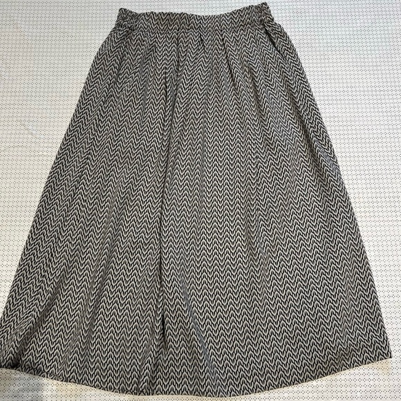 H&M Printed Flowy Midi Skirt Black Cream Size 2 - Picture 3 of 10
